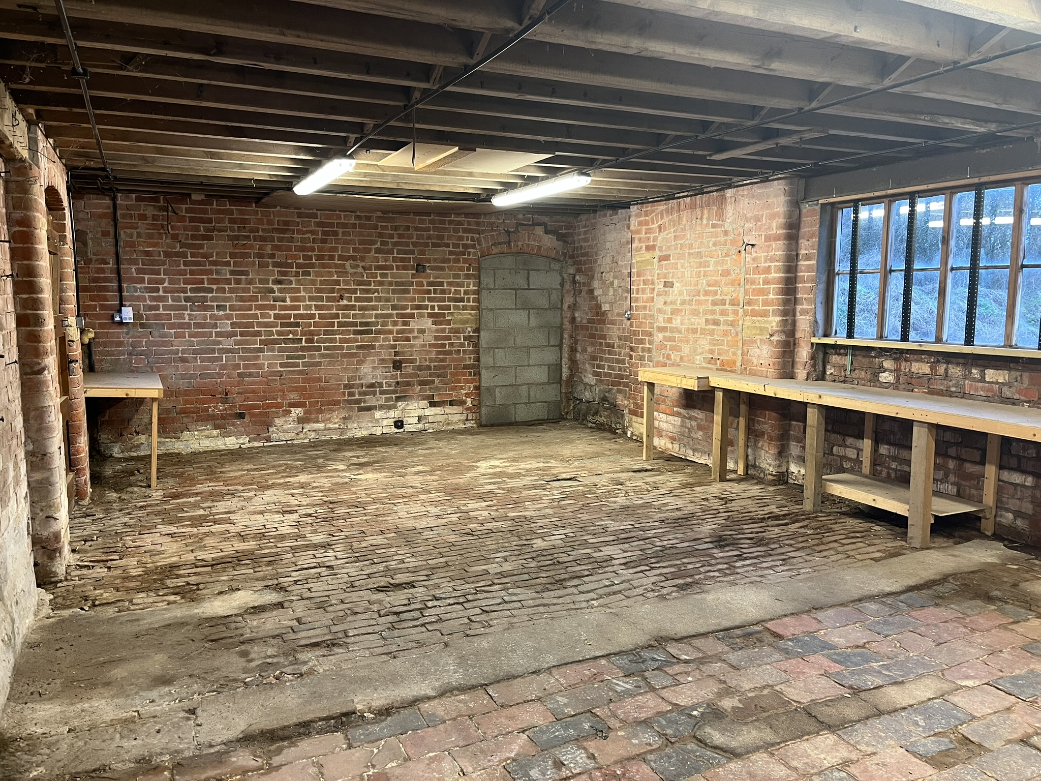 Industrial Unit in Tong - photo 3